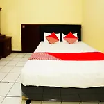 Oyo 93136 Hotel Santo Djaya 2