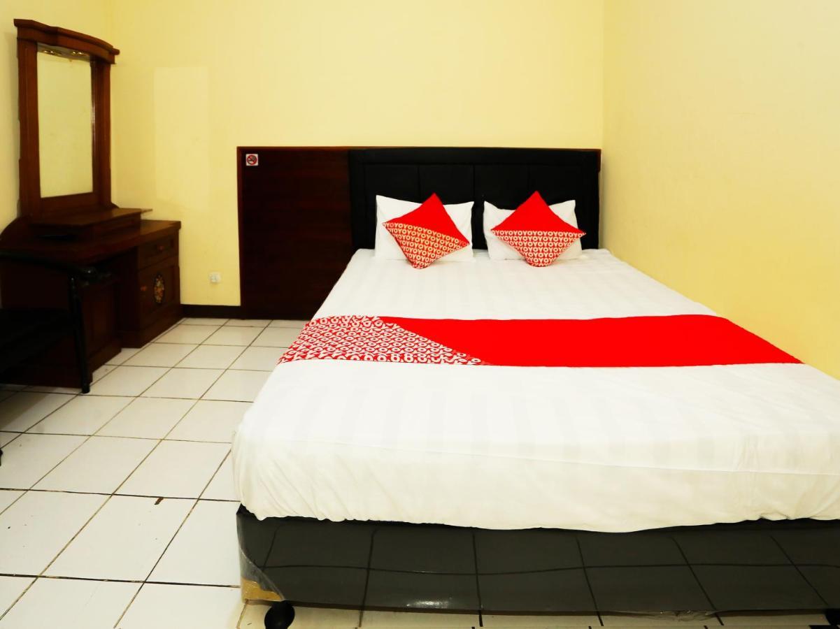 Oyo 93136 Santo Djaya 2 2*