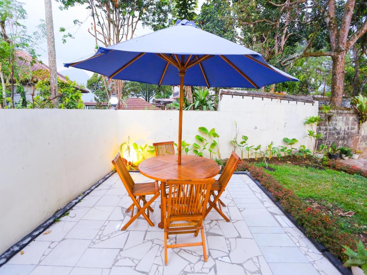 Oyo 93136 Santo Djaya 2 Hotel
