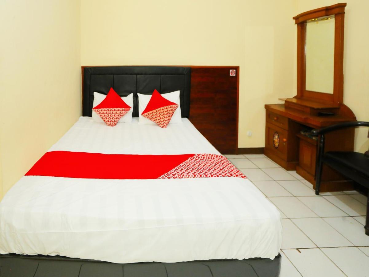 Oyo 93136 Santo Djaya 2 2*