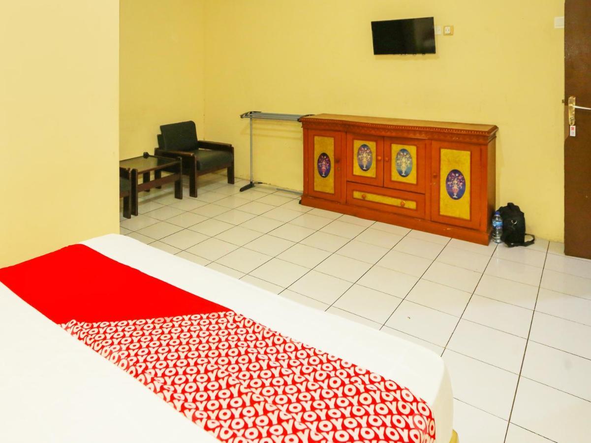 Oyo 93136 Santo Djaya 2