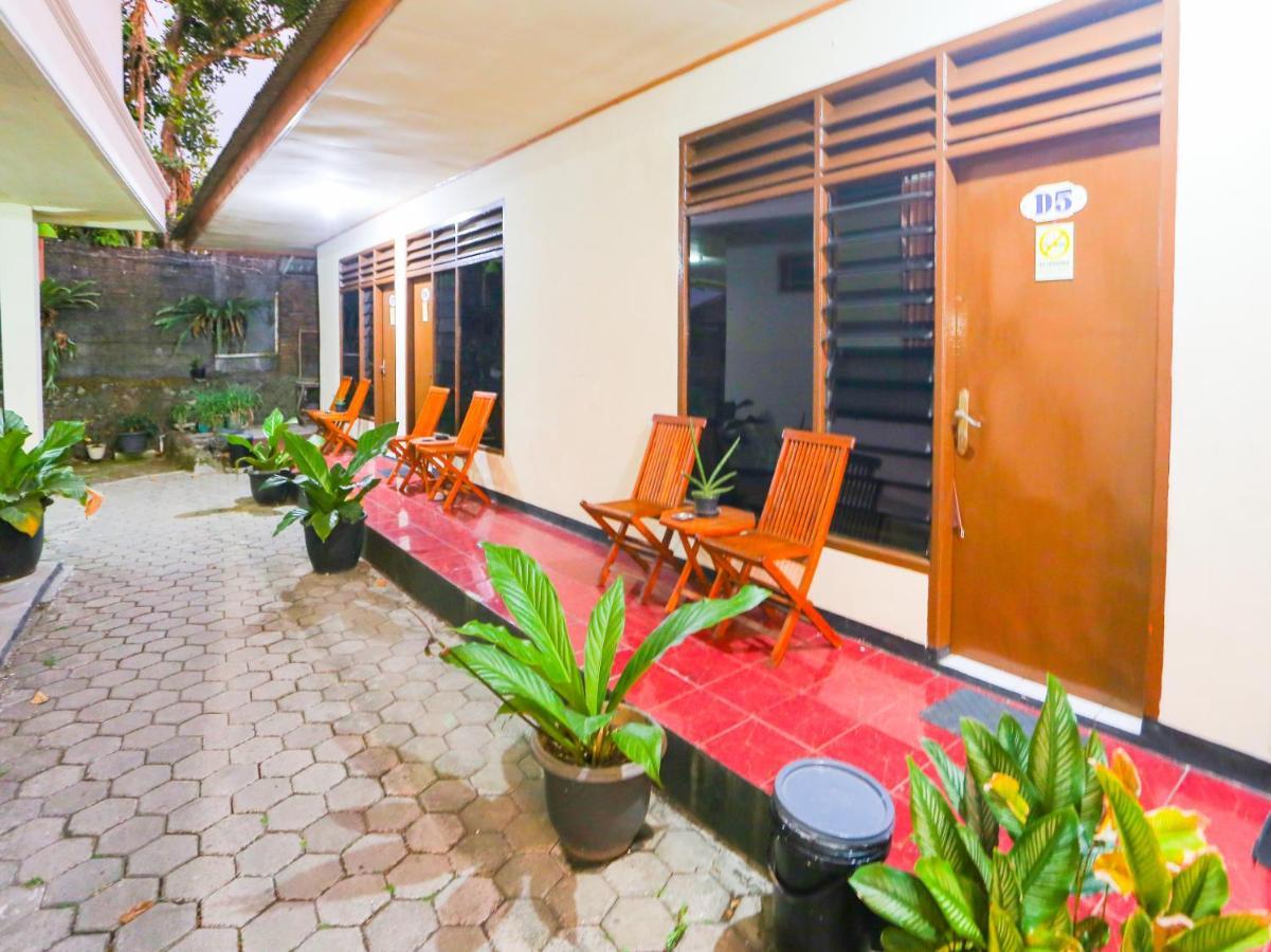 Hotel Oyo 93136 Santo Djaya 2 2*