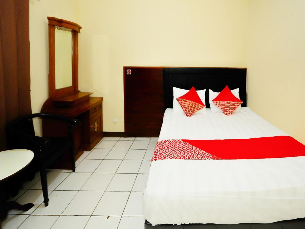 Oyo 93136 Santo Djaya 2 2*